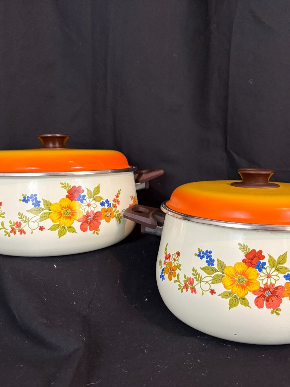 Vintage 70s JMP Sweet Flowers Enamel Pot Set